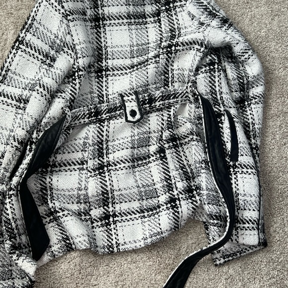 ⭐️ HP Firm Price ⭐️ EUC Belted Long coat - Picture 4 of 7